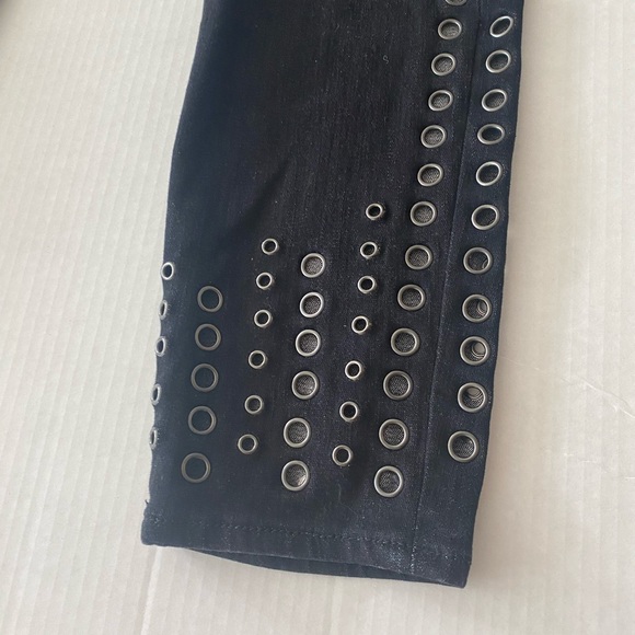 TRUE RELIGION Feathered Black Jennie Curvy Ankle Embellished Jeans Size 32 - Picture 7 of 16